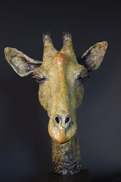 Giraffe in brons voorkant
